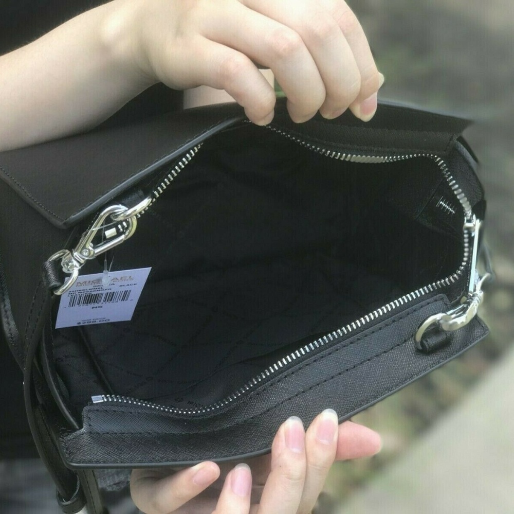 Michael Kors Selma MD Crossbody Bag Black leather - Picture 5 of 5